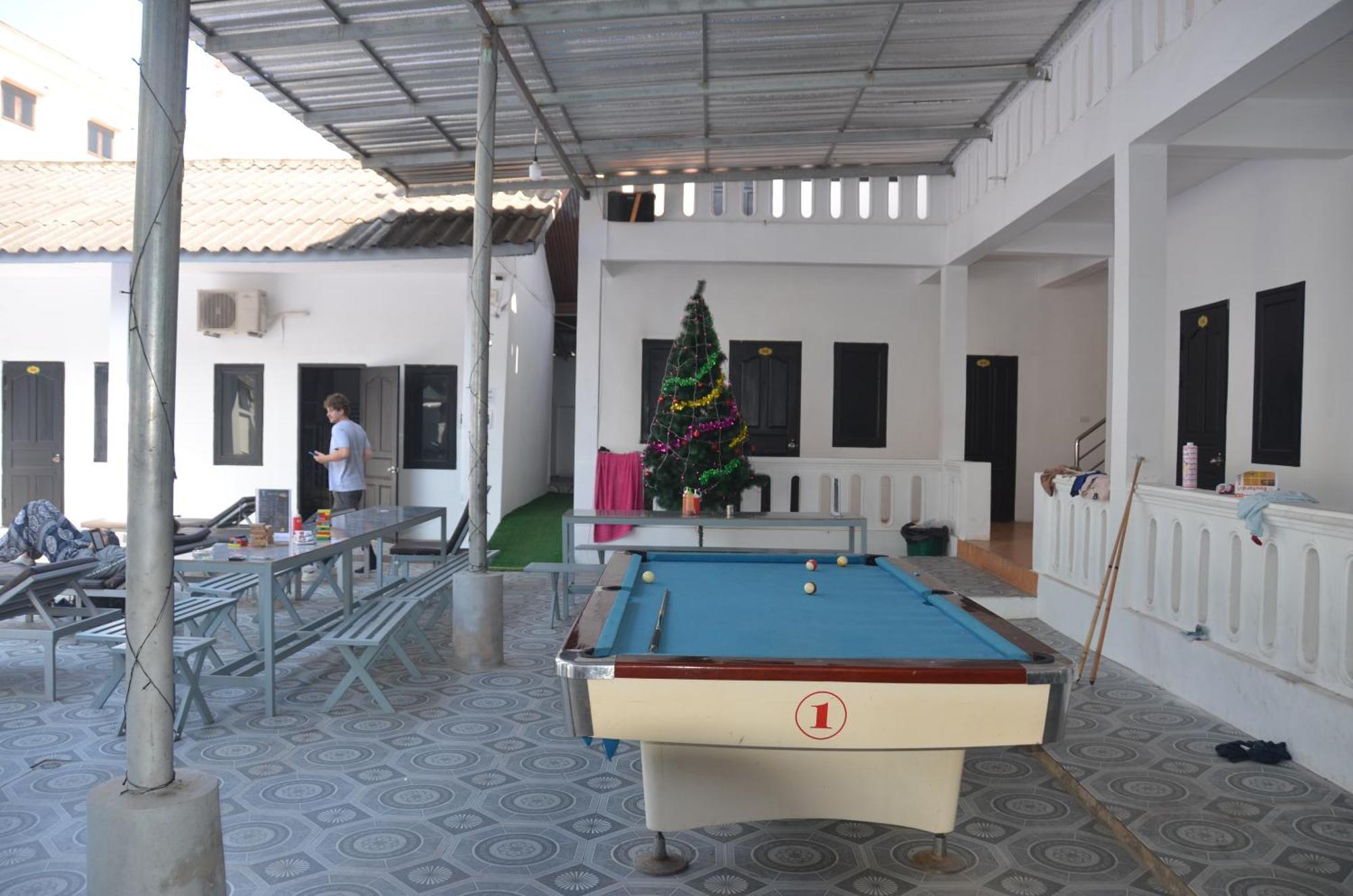 Top One Backpacker Hostel Vientiane Exterior photo
