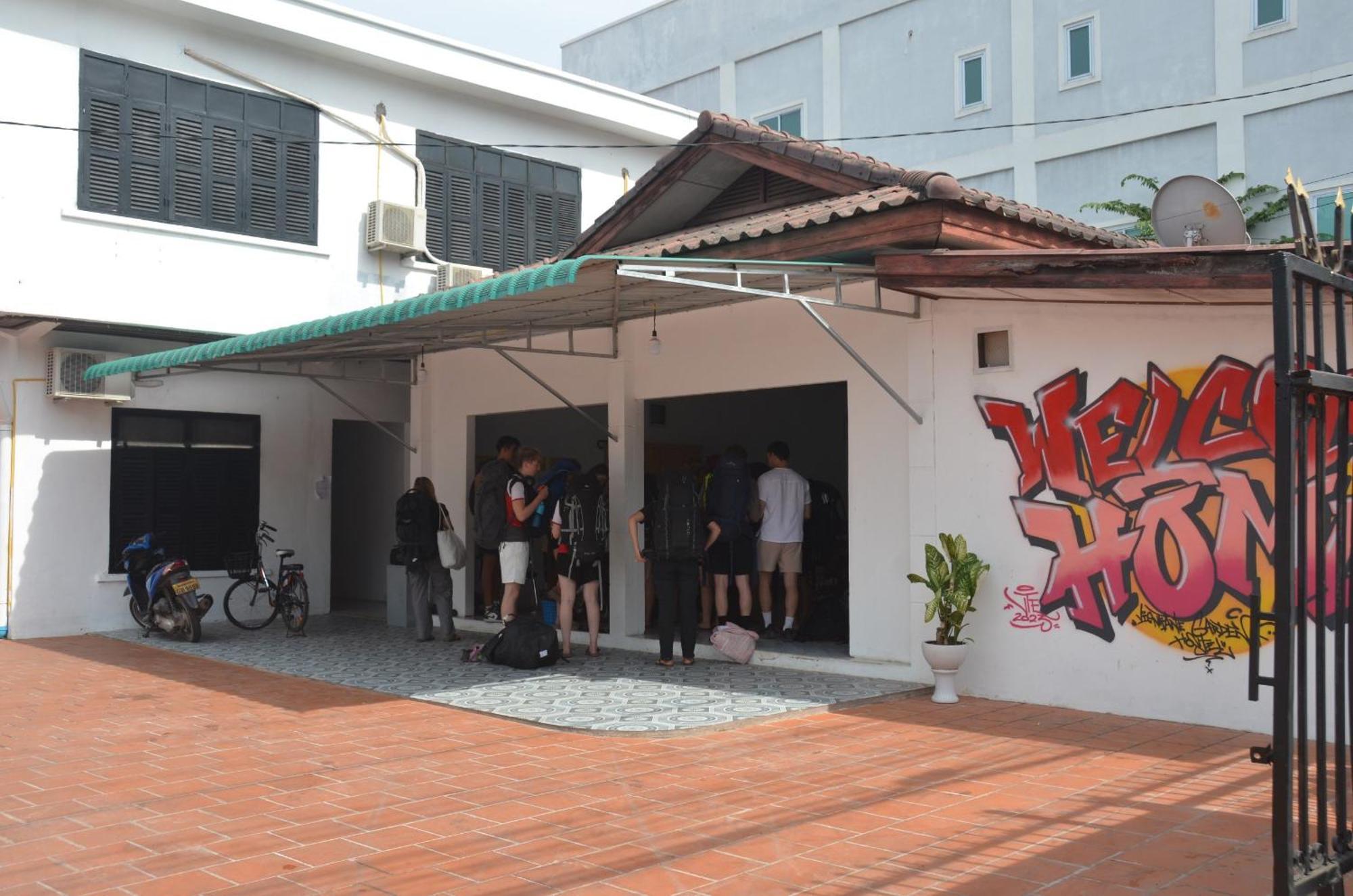 Top One Backpacker Hostel Vientiane Exterior photo
